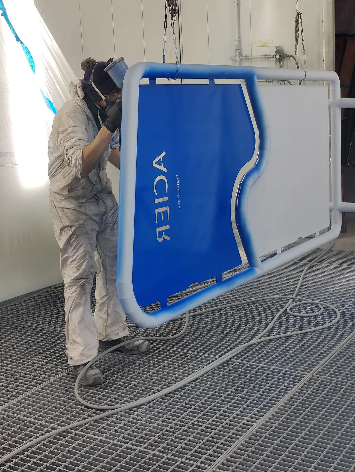 Application de peinture liquide dans la cabine SIRPE